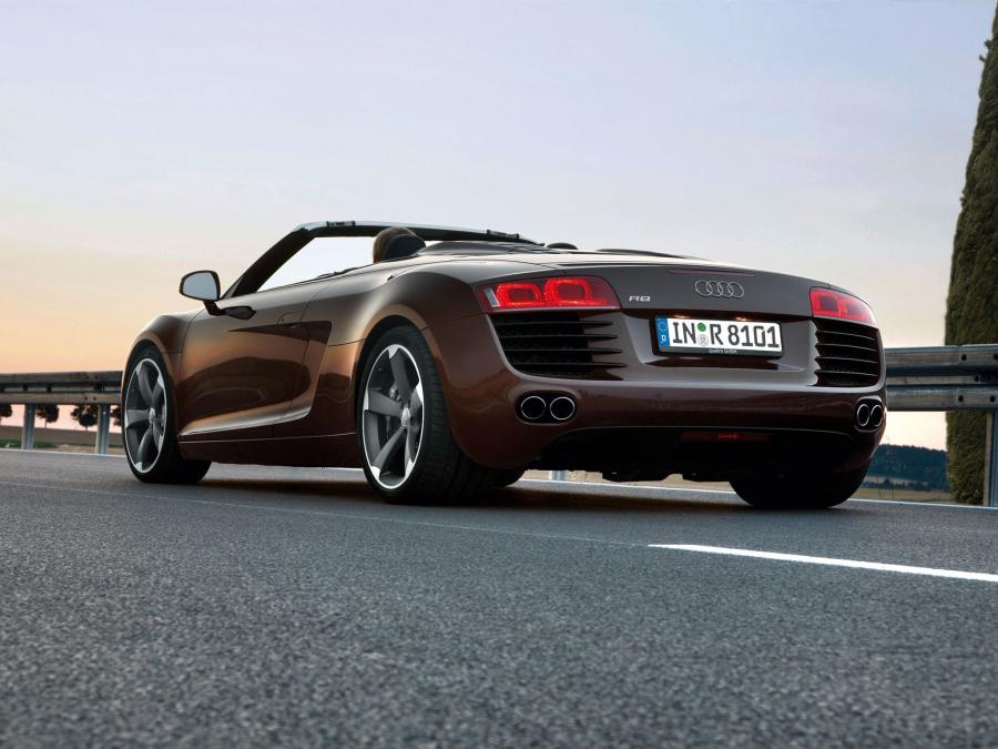  Audi R8 Spyder 4.2 FSI Quattro 2010 года  (фото 8 из 9)